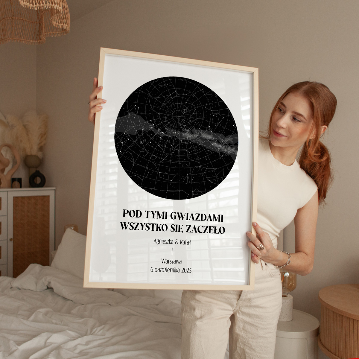 Personalizowany plakat mapa gwiazd przedstawiający realistyczny układ konstelacji z wybranego dnia i miejsca – elegancki prezent pamiątkowy