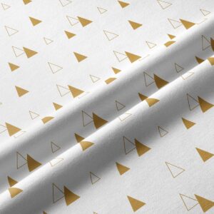 tkanina z geometrycznymi choinkami w złotym kolorze – detal materiału