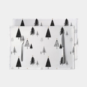 biała podkładka świąteczna z czarnymi choinkami – widok z góry