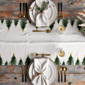 świąteczny bieżnik z choinkami na białym tle – aranżacja stołu