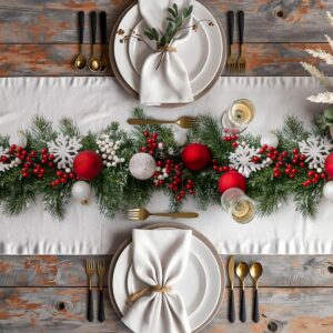 świąteczny bieżnik z bombkami i gałązkami świerkowymi