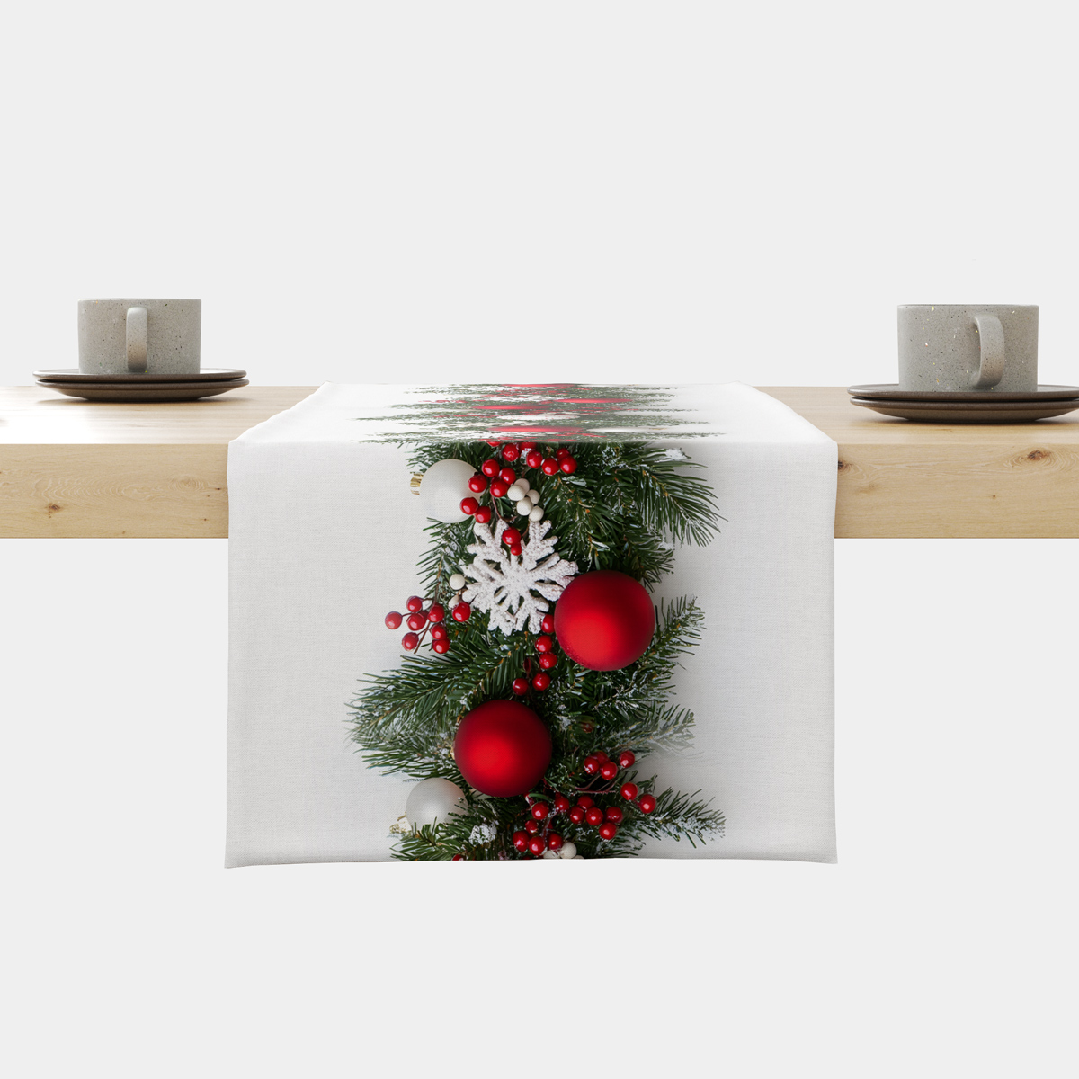 bieżnik świąteczny biały z gałązkami świerku i czerwonymi bombkami