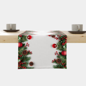 Bieżnik świąteczny biały z gałązkami świerku, szyszkami i czerwonymi bombkami na stole.