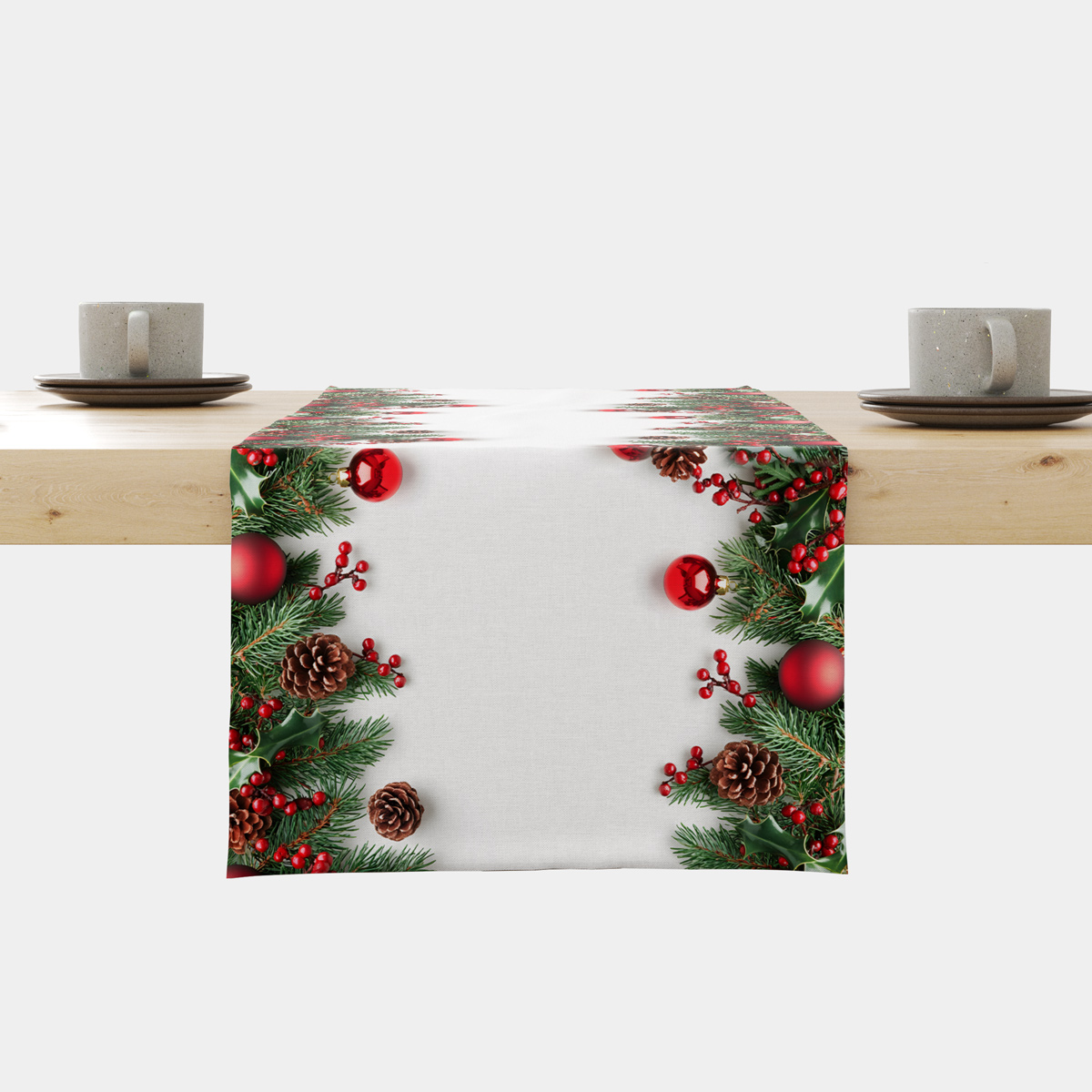 Bieżnik świąteczny biały z gałązkami świerku, szyszkami i czerwonymi bombkami na stole.