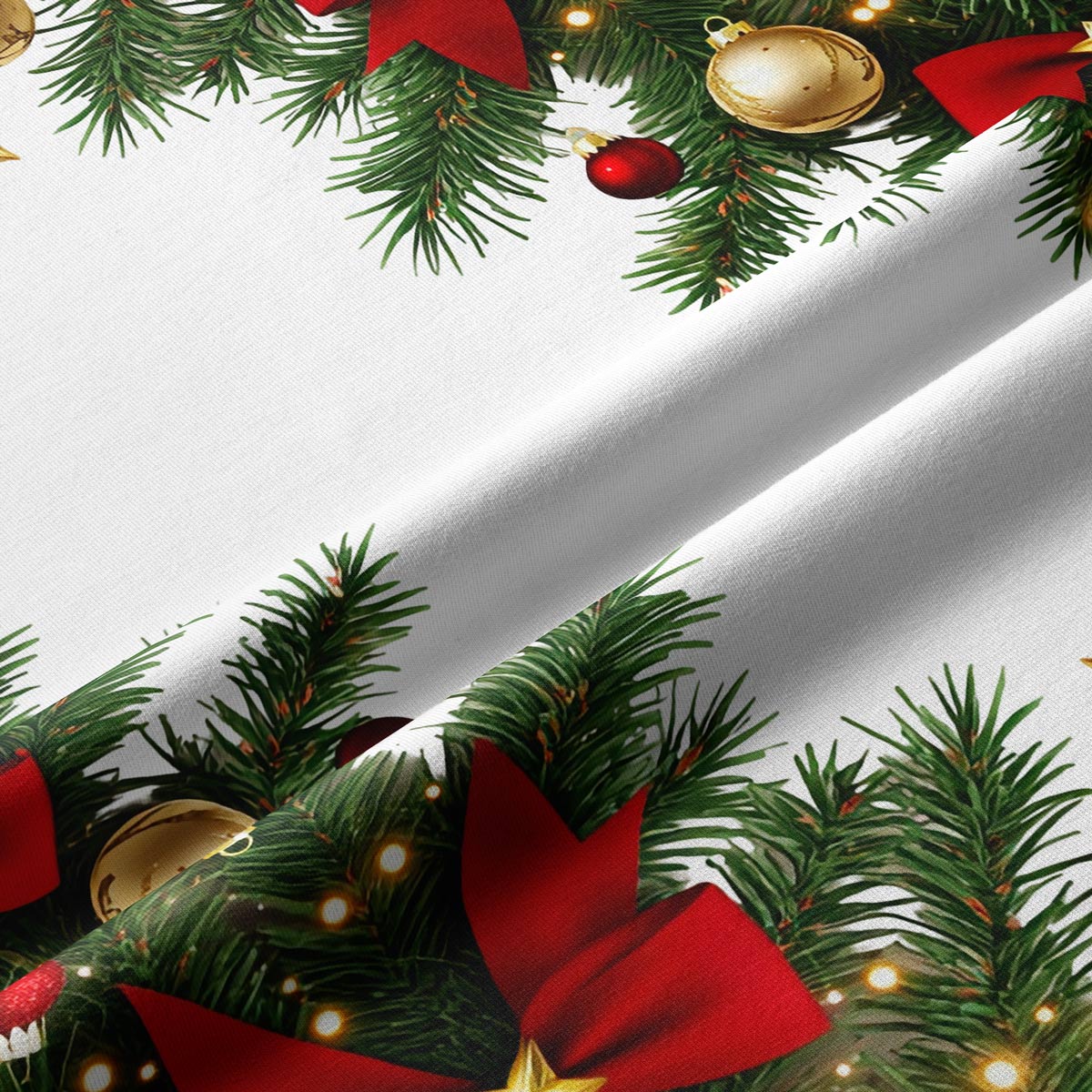 detal materiału z nadrukiem świątecznych gałązek i złotych ozdób