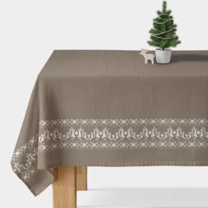 beżowy obrus świąteczny z reniferami i białym wzorem
