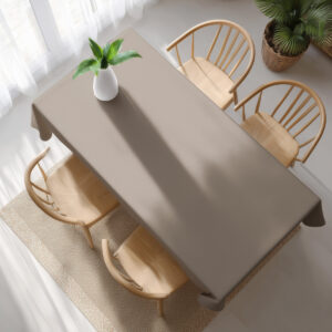 widok z góry na beżowy obrus świąteczny w stylu skandynawskim