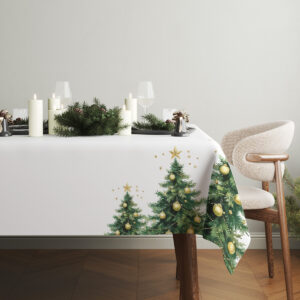 elegancki obrus świąteczny z choinkami i bombkami na stole