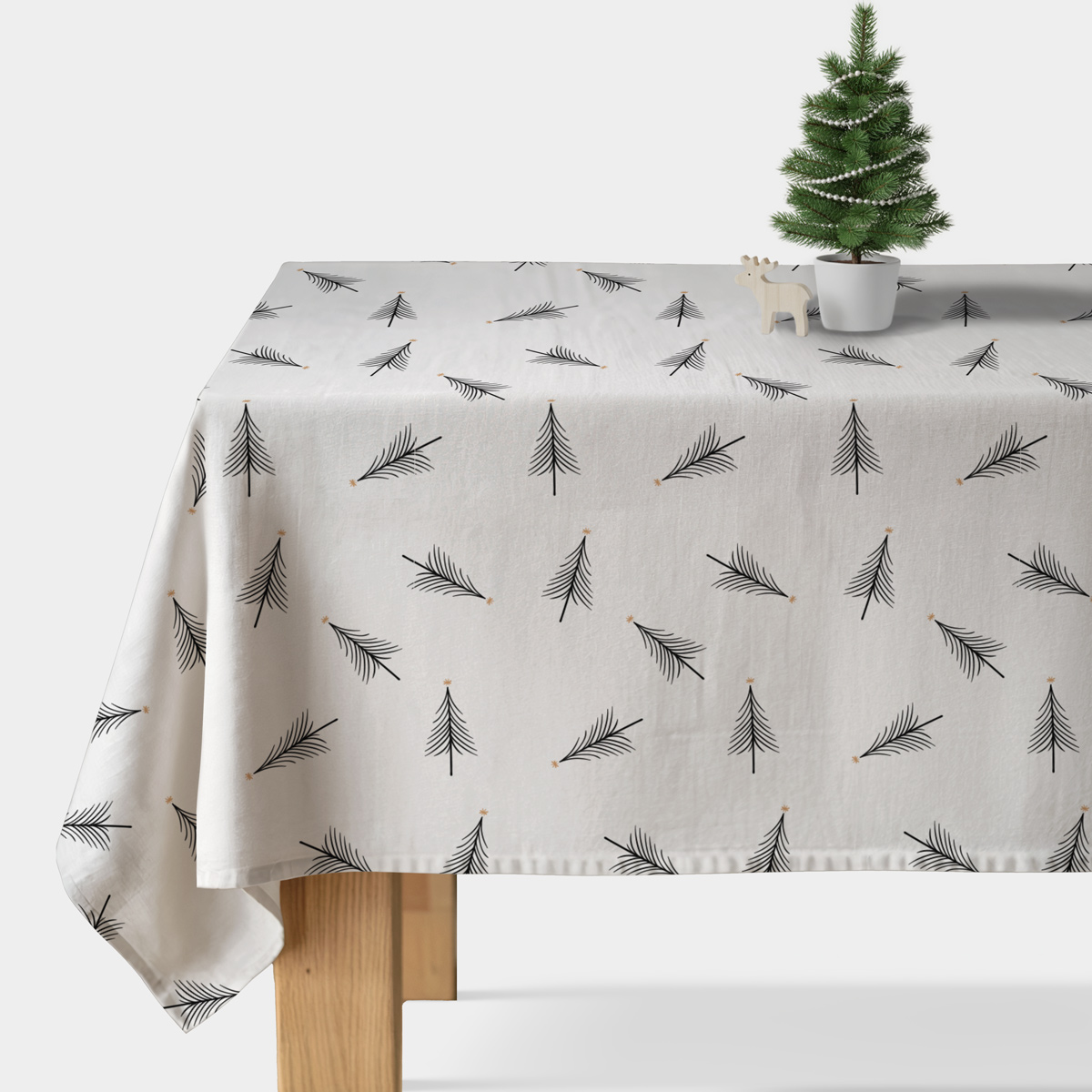 biały obrus z czarnym wzorem choinek na stole
