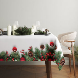 elegancki obrus bożonarodzeniowy z szyszkami i zielonymi gałązkami
