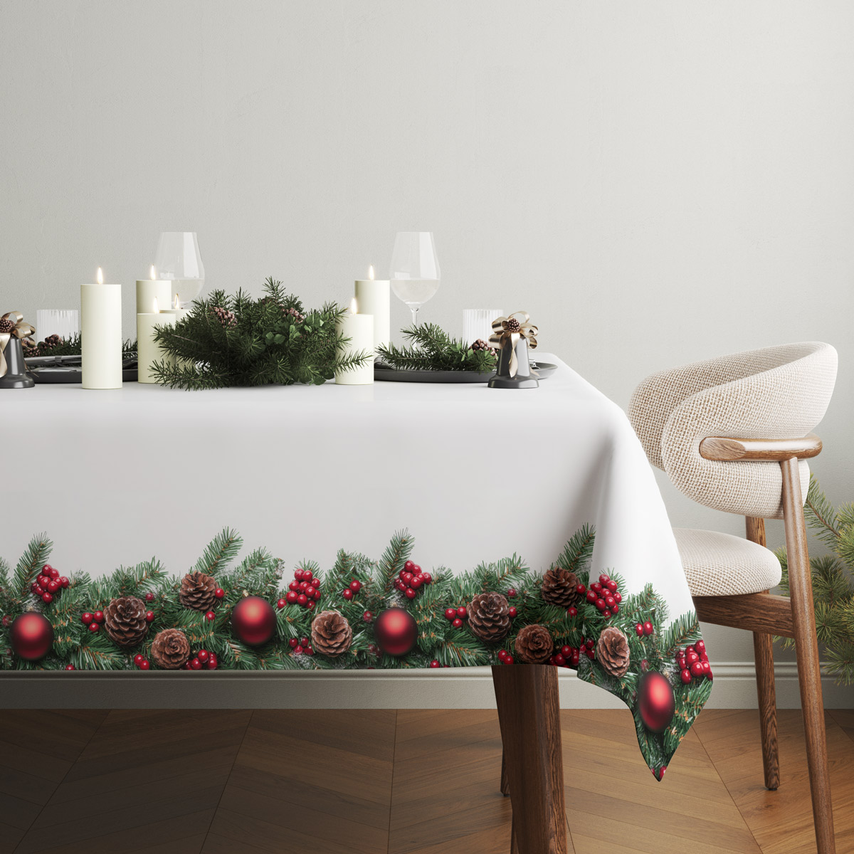 elegancki biały obrus świąteczny z szyszkami i bombkami