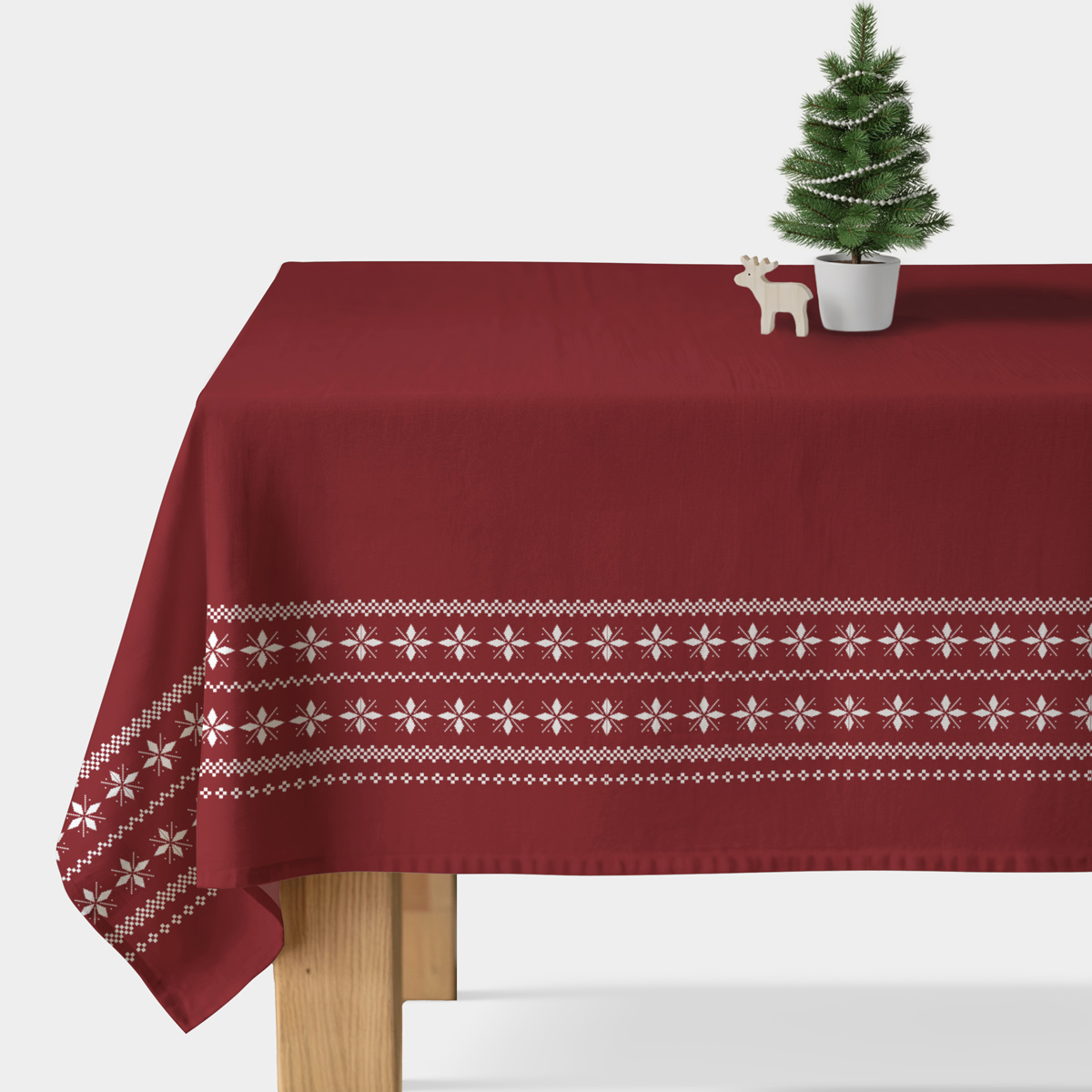 bordowy obrus świąteczny z białym skandynawskim wzorem