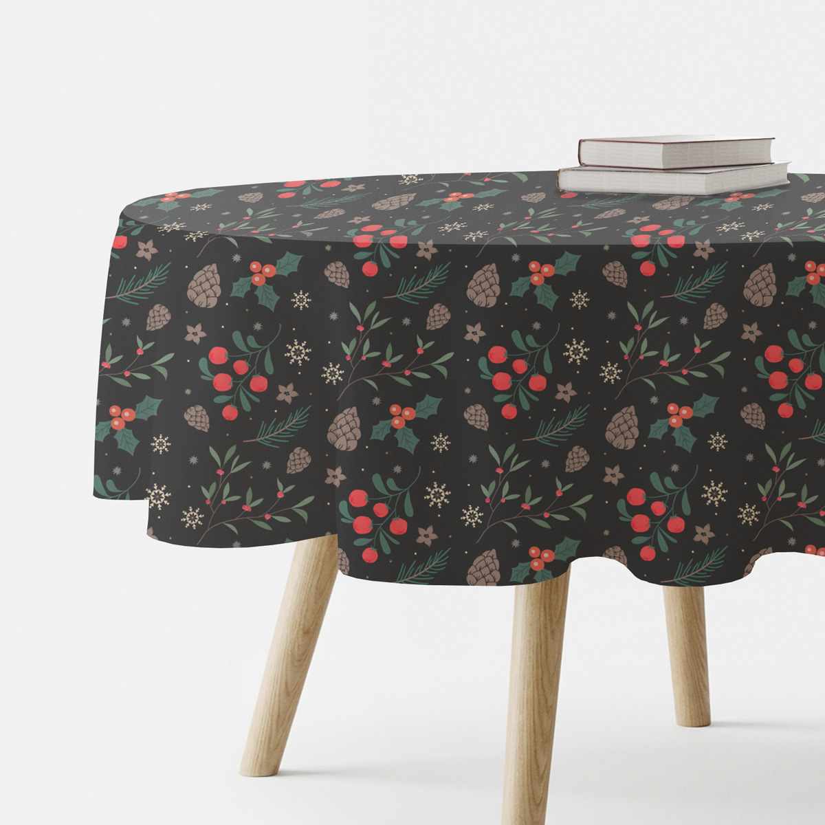 okrągły czarny obrus świąteczny z gałązkami, szyszkami i czerwonymi owocami