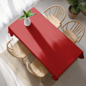 widok z góry na czerwony obrus świąteczny z reniferami