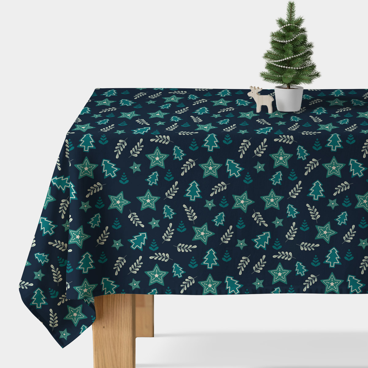obrus świąteczny granatowy z choinkami i gwiazdkami