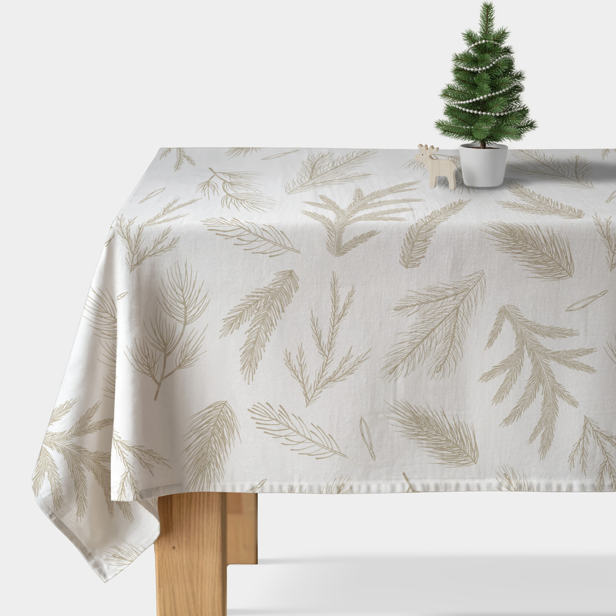 kremowy obrus świąteczny ze złotobeżowym wzorem gałązek