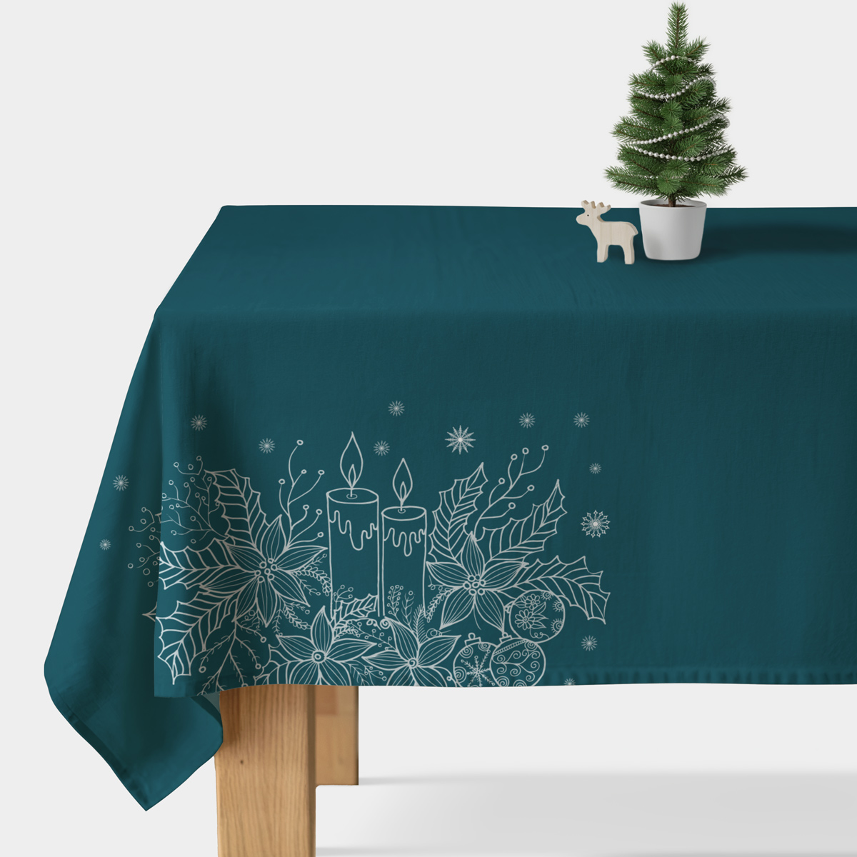 obrus świąteczny morski z białym motywem świec i liści