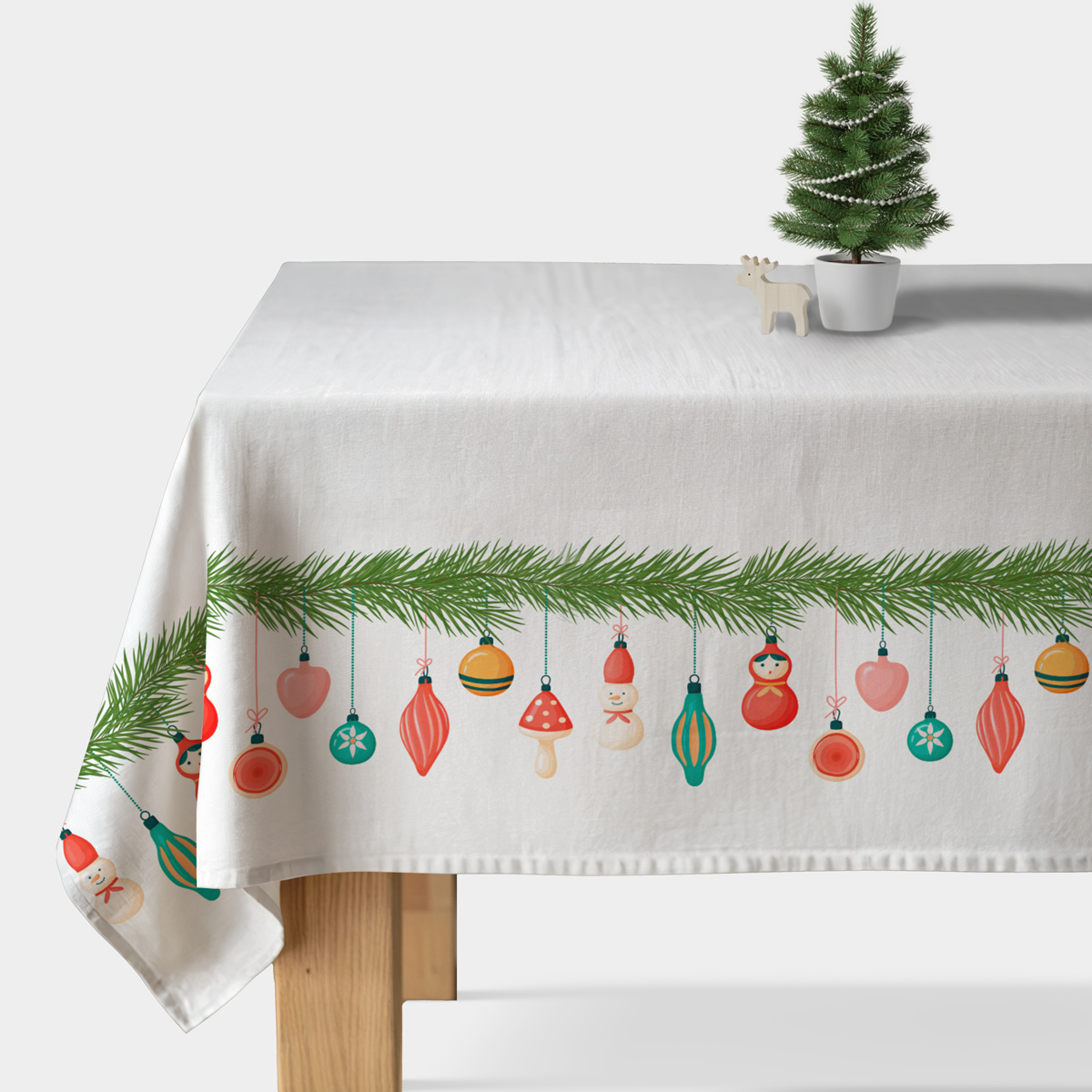 Obrus świąteczny na wymiar – biały z zieloną gałązką i kolorowymi bombkami