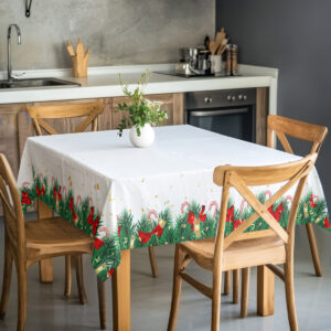 obrus świąteczny biały z zielonymi gałązkami i czerwonymi kokardami na stole w kuchni