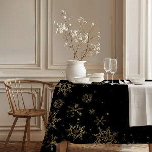 świąteczna aranżacja stołu z czarnym obrusem i złotymi akcentami