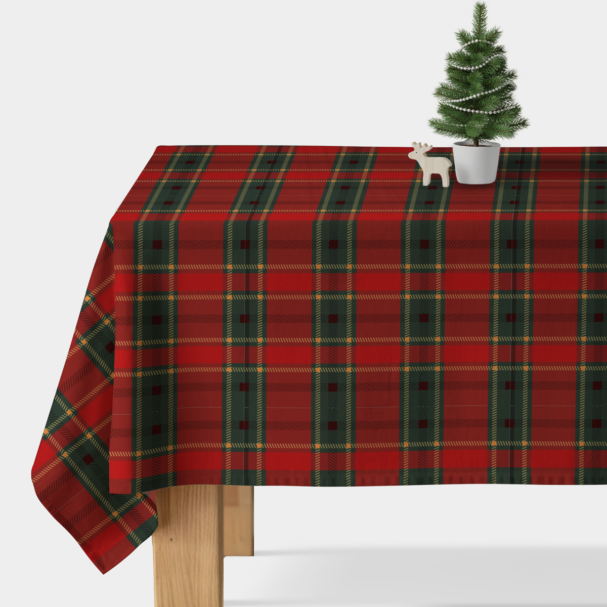 obrus świąteczny w czerwoną szkocką kratę na elegancko nakrytym stole