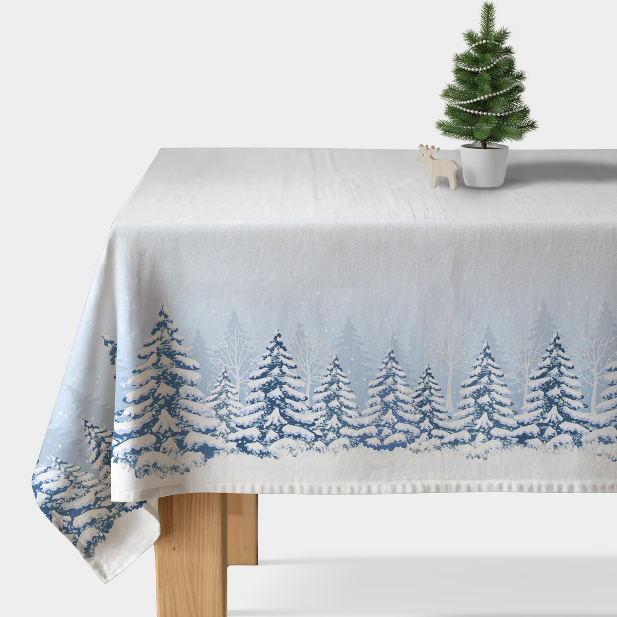obrus zimowy z motywem śnieżnego lasu