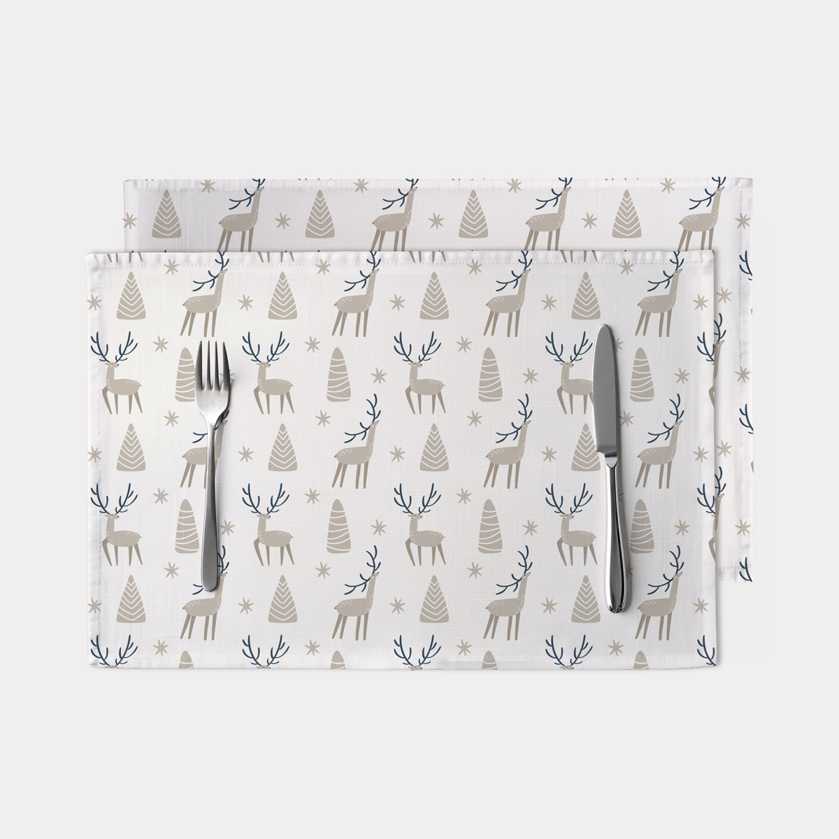 Podkładka z reniferami – widok z góry na jasnym tle