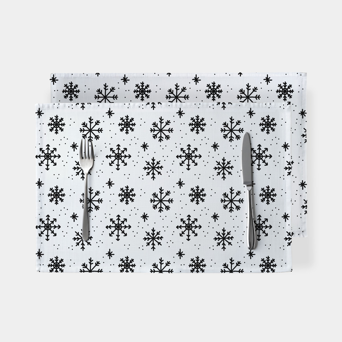 biała podkładka na stół ze wzorem płatków śniegu
