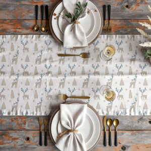 dekoracja stołu z bieżnikiem w jasnym kolorze i reniferami