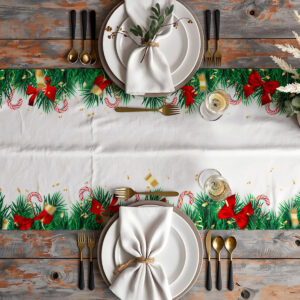 dekoracja stołu z białym świątecznym bieżnikiem i zielonymi gałązkami