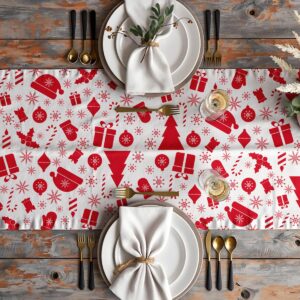 dekoracja stołu z bieżnikiem w czerwone świąteczne motywy