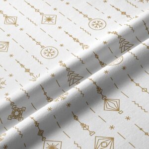 tkanina bieżnika ze złotymi świątecznymi dekoracjami