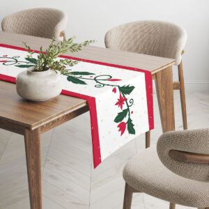 biały bieżnik świąteczny z czerwonymi kwiatami i zielonymi liśćmi