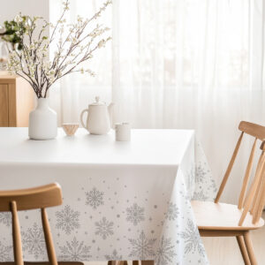 obrus Świąteczny biały z szarym zimowym nadrukiem