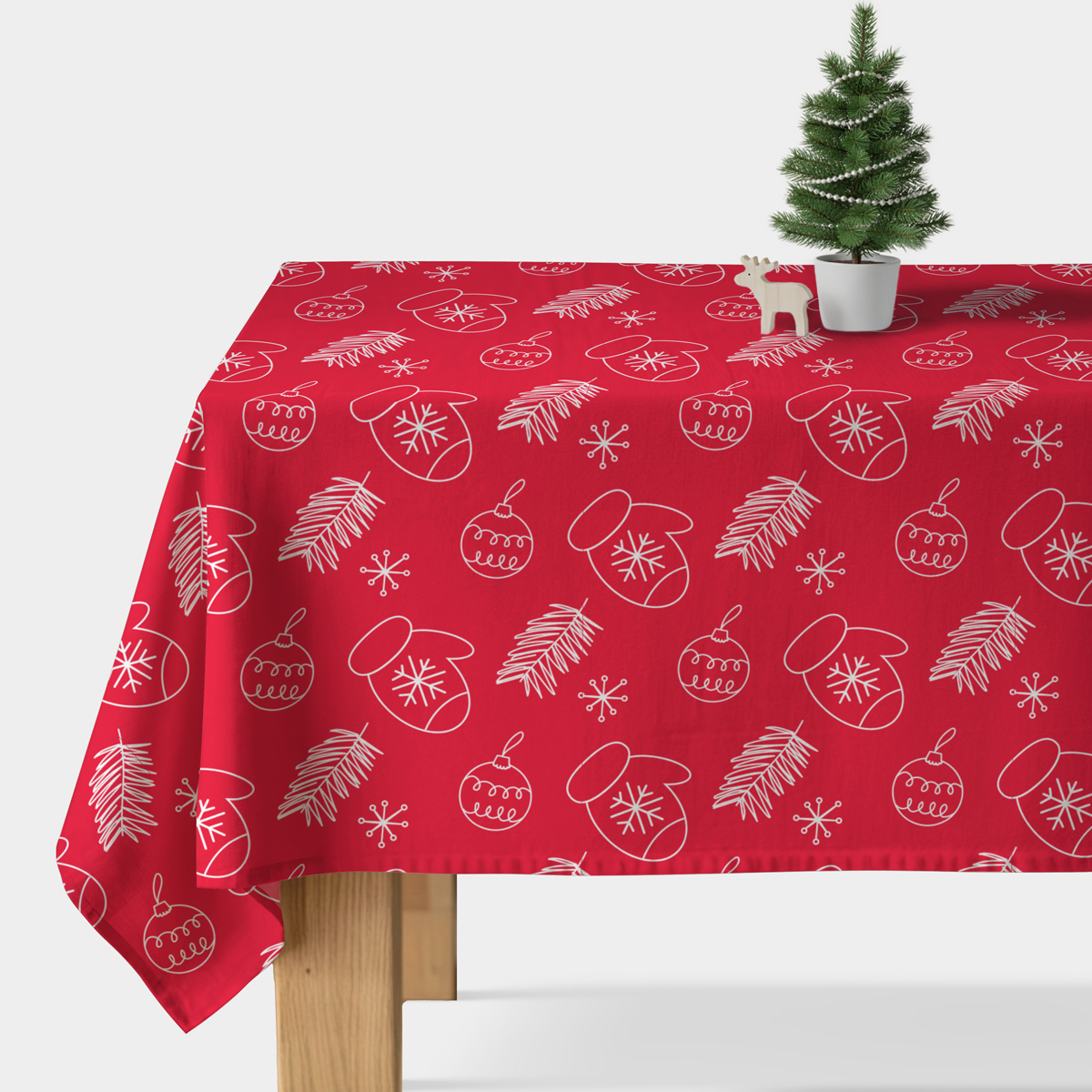 czerwony obrus świąteczny z białymi rękawiczkami i bombkami