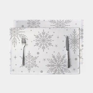 biała podkładka stołowa z szarymi śnieżynkami