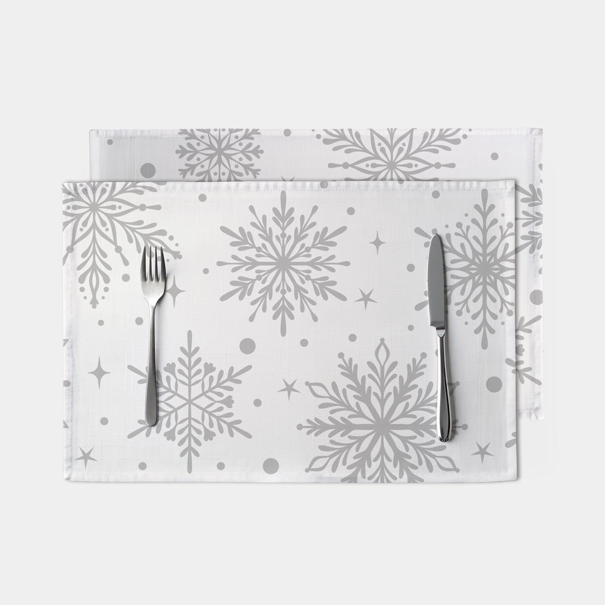 biała podkładka stołowa z szarymi śnieżynkami