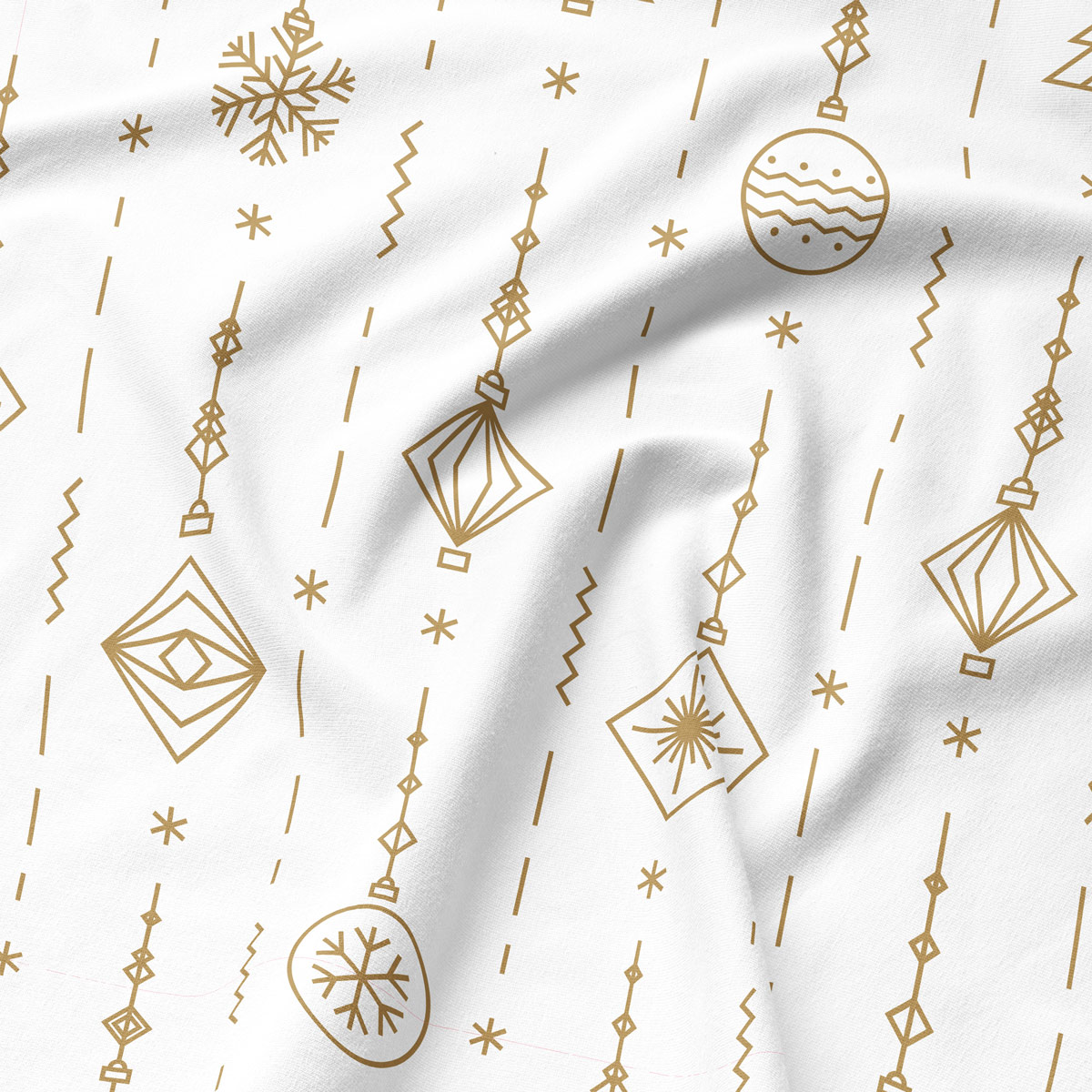 Świąteczna podkładka na stół – biała ze złotymi wiszącymi ozdobami – ujęcie z bliska