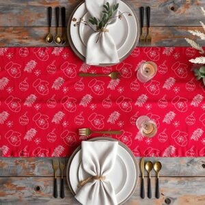 dekoracja stołu z czerwonym bieżnikiem świątecznym