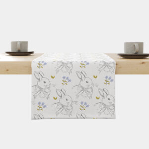 Bieżnik wielkanocny na wymiar biały w króliczki na drewnianym stole