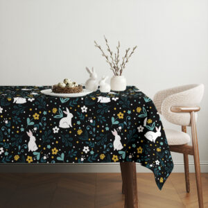 Wzór obrusu wielkanocnego – białe zajączki i kwiaty na czarnym tle