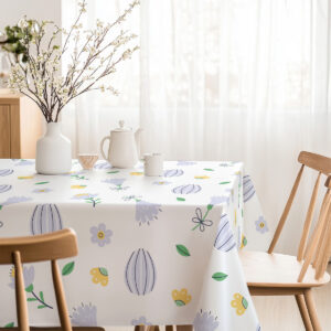 Obrus świąteczny na Wielkanoc z motywem pisanek i kwiatów