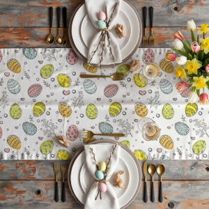 Aranżacja świątecznego stołu z nakryciami, sztućcami i bukietem tulipanów z bieżnikiem jako centralnym elementem