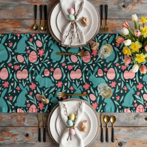 Aranżacja stołu z bieżnikiem w wielkanocnym ustawieniu, talerze i dekoracje