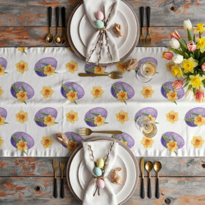 Aranżacja stołu z nakryciami, złotymi sztućcami i bieżnikiem w wiosenne wzory