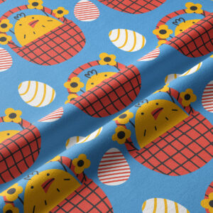 Zbliżenie na tkaninę i wzór z kurczaczkami w czerwonych koszykach oraz ozdobnymi pisankami