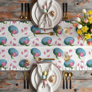 Aranżacja stołu z wielkanocnymi dekoracjami i bieżnikiem w centralnej części