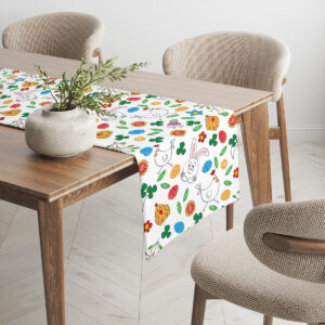 Widok bieżnika rozłożonego na drewnianym stole z motywami zajączków i kurczaczków