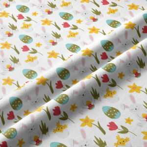 Zbliżenie na fakturę tkaniny i szczegóły nadruku z zajączkami, kurczaczkami i pastelowymi jajkami