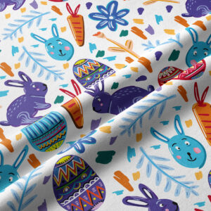 Zbliżenie na wzór z zajączkami, pisankami i marchewkami oraz fakturę tkaniny